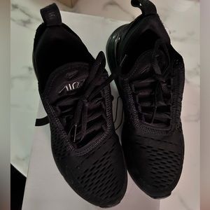 Nike 270, size 7, all black